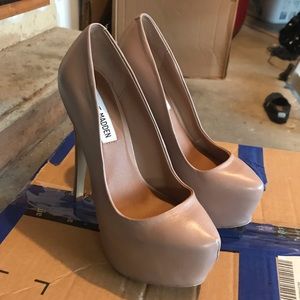 Steve Madden Nude Pump Size 6
